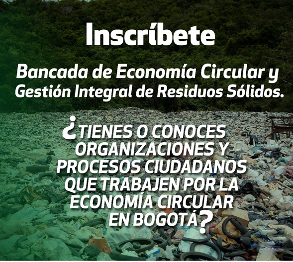 El fondo de la imagen es mucha basura en el piso y atrás arboles verdes con un texto arriba que dice: Inscríbete - Bancada de Economía Circular y Gestión Integral de Residuos Sólidos. ¿Tienes o conoces organizaciones y procesos ciudadanos que trabajan por la economía circular en Bogotá? 