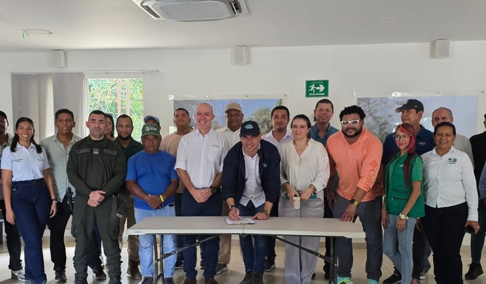 Foto grupal participantes al evento