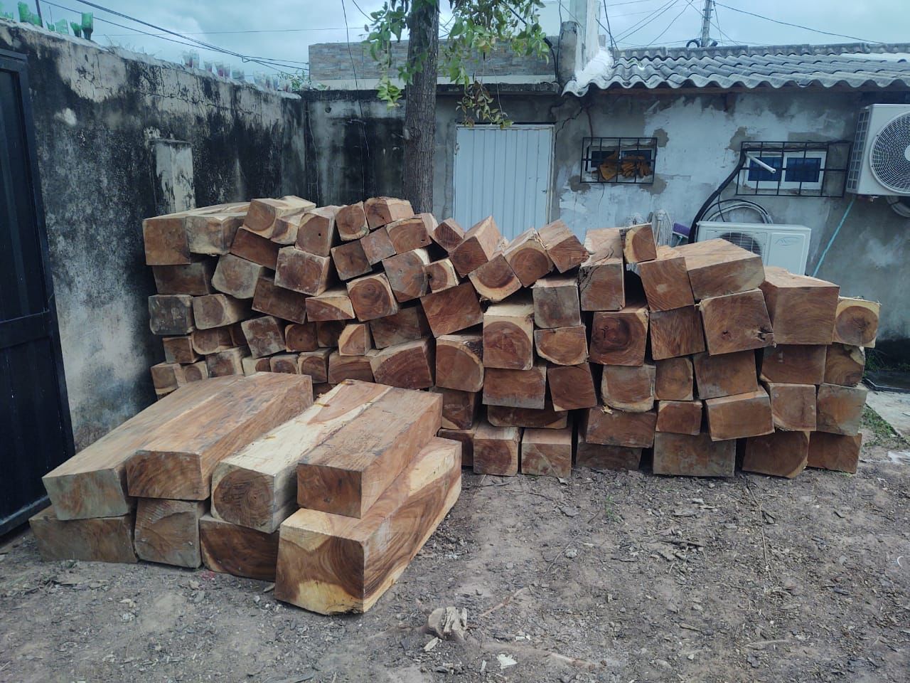 madera agrupada en establecimiento